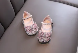 Elegantes zapatos de princesa rosas para niñas con pedrería brillante y perlas decorativas