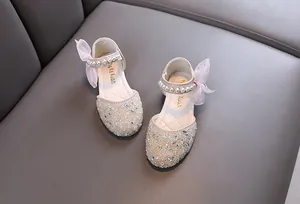 Elegante glitzernde Prinzessinnenschuhe für Mädchen mit Perlen und rosa Netzschleifen
