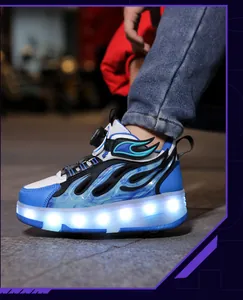 Vista detallada del zapato de patinaje LED con luces brillantes y diseño de llama