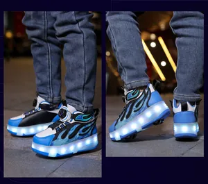 Patines para niños con 4 ruedas y suelas LED luminosas con diseño de llamas azules