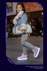 Zapatillas con ruedas LED para niños con 4 ruedas, calzado de patinaje moderno.