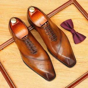 Scarpe Oxford da Uomo in Pelle Eleganti a Punta Stile Britannico Fatte a Mano Scritto Decorate Scarpe da Business in Pelle di Vacchetta