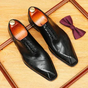 Scarpe Oxford da uomo in vera pelle nera con design a punta incisa elegante
