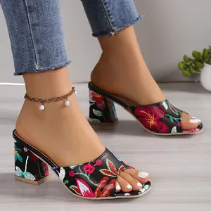 Modische Pantoletten mit Blumen-Graffiti-Print und klobigem hohem Absatz für Damen