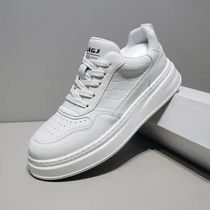 Sneakers platform in pelle bianca da uomo con dettaglio design a griglia goffrata premium