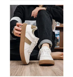 Gedetailleerd overzicht van heren GAT-sneakers van echt leer met rubberen zool.