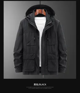 Lässige schwarze Outdoor-Jacke für Herren mit mehreren Taschen und abnehmbarer Kapuze