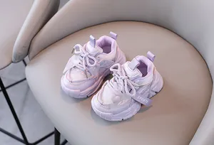 Detailansicht lila Mädchen Mesh-Sneaker mit Herzdesign und dicker, weicher Sohle