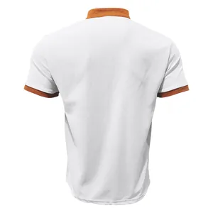 Πίσω όψη ανδρικού λευκού Henley t-shirt με ύφανση βάφλας και καφέ γιακά σε αντίθεση.