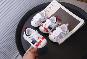Cómodas sandalias de verano para niños con suela blanda y lindo logotipo de oso
