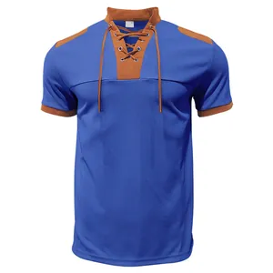 Λεπτομέρεια μπλε Henley t-shirt με ύφανση βάφλας, κορδόνια και καφέ λεπτομέρειες