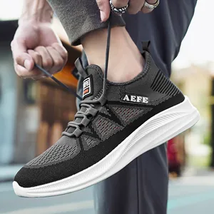 Sneaker da uomo in mesh traspirante e leggere grigio e nero per uno stile autunnale 2024