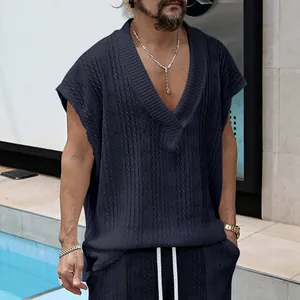 Gros plan détaillé du gilet tricoté sans manches pour homme avec col en V et texture
