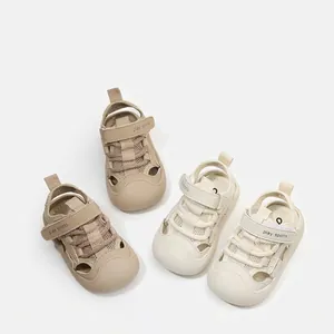 Sandalias de verano para bebés con diseño de malla cerrada en color caqui y crema