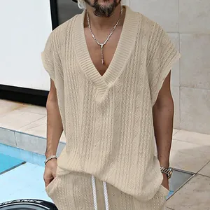 Détail rapproché du gilet en tricot sans manches à col en V pour hommes motif jacquard