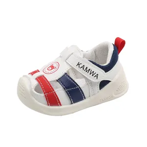Sandalias transpirables para bebé con suela blanda y rayas rojas y azules de moda.