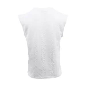 Vue arrière d'un gilet tricoté blanc pour homme avec des motifs torsadés