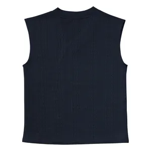 Vue arrière d'un gilet en tricot sans manches bleu marine avec motif jacquard texturé
