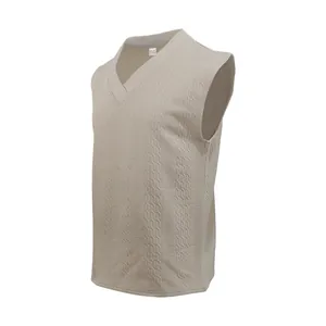 Gros plan d'un gilet tricoté sans manches pour hommes avec col en V et motif jacquard complexe