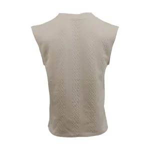 Vue arrière détaillée d'un gilet en tricot beige pour homme au motif torsadé