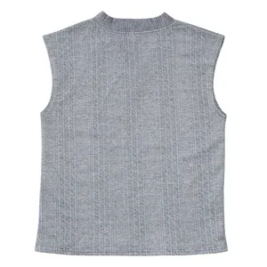 Vue arrière du gilet sans manches en maille torsadée grise pour hommes avec coupe décontractée