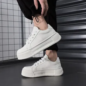 Chaussures compensées blanches pour hommes avec semelle épaisse et design Bread Shoe tendance