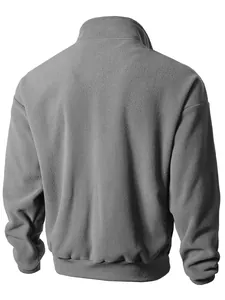 Rückansicht einer lässigen grauen Herren-Fleecejacke mit Stehkragen und Reißverschluss