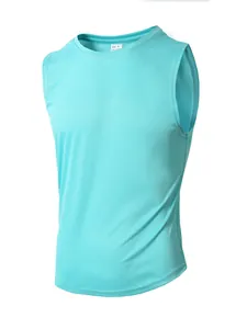 Vista dettagliata della canotta sportiva in maglia turchese da uomo con design slim fit