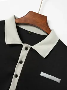 Detailopname van heren slim fit poloshirt met grijze contrastkraag en decoratief borstdetail