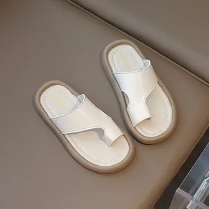 Chanclas minimalistas para niños con suela gruesa y cómoda para el uso en verano