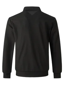 Vista posteriore di una giacca da uomo nera in maglia a nido d'ape con colletto