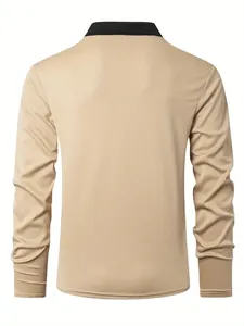 Gedetailleerd achteraanzicht van een kaki poloshirt met lange mouwen en zwarte kraag