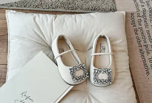 Elegante crème ballerina's voor meisjes met sprankelende kristallen gesp decoratie