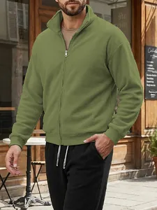 Schlank geschnittene olivgrüne Fleecejacke für Herren mit Stehkragen für Herbst Winter