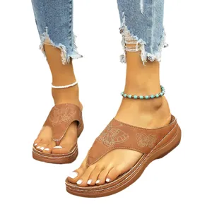 Elegantes sandalias de plataforma para mujer con patrón de mariposa grabado con láser
