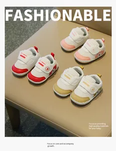 Visualizzazione di gruppo di scarpe da bambino in rete traspirante in rosso, rosa e giallo.