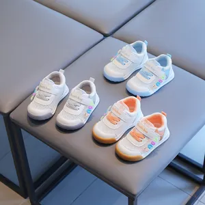 Atmungsaktive Netz-Lauflernschuhe mit rutschfester Sohle und Zehenschutz für Kinder