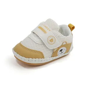 Scarpe da bambino in mesh traspirante con design a orsetto e suola morbida antiscivolo