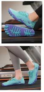 Lichte mintgroene waterschoenen met paarse antislip zool met vijf tenen voor fitness