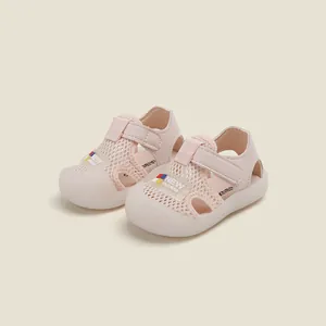 Sandales en maille rose pour tout-petits avec semelle en caoutchouc