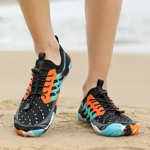 Sneldrogende waterschoenen voor strandzwemmen en snorkelen met antislip rubberen zool