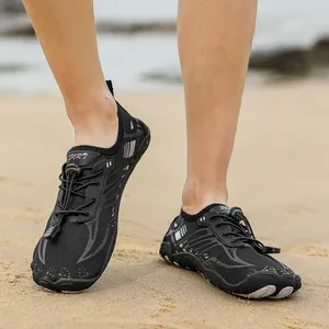 Duurzame zwarte sneldrogende waterschoenen voor strandactiviteiten en zwemmen