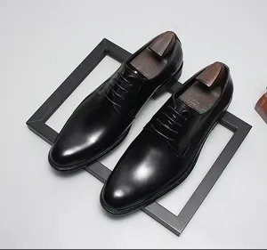 Chaussures de ville élégantes en cuir noir pour hommes avec embauchoirs en bois