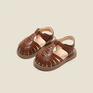 Hochwertige braune Prinzessinnen-Sandalen für Kleinkinder mit weicher Sohle und Cutouts