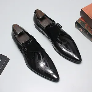 Chaussures habillées élégantes en cuir noir à bout pointu pour hommes avec boucle et motifs