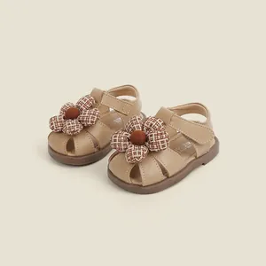 Sandales de princesse beige pour bébé fille avec semelles souples et fleurs