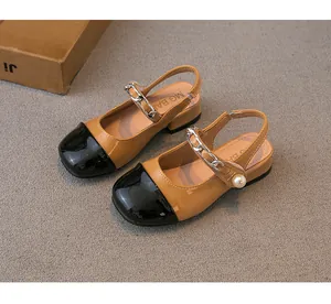 Elegant girls' two-tone patent leather sandals featuring pearl and chain strap detail