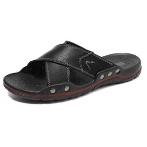 Heren leren outdoorslippers met kruisbandjes en rode zoolrand voor strand