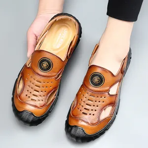 Sandali da uomo in pelle marrone con punta chiusa e design traforato traspirante