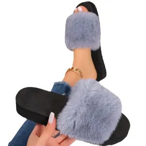 Elegantes zapatillas de piel sintética gris con puntera abierta y suela plana de moda